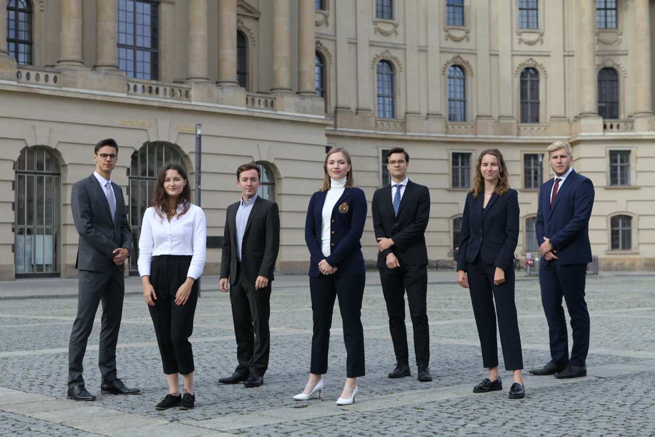 Left to right: Robin Braumann, Sara Louk Middelhoek, Lino Binggeli, Chiara Traeger, Gustav Schwenk, Nadja Rode, Maximilian Wolters