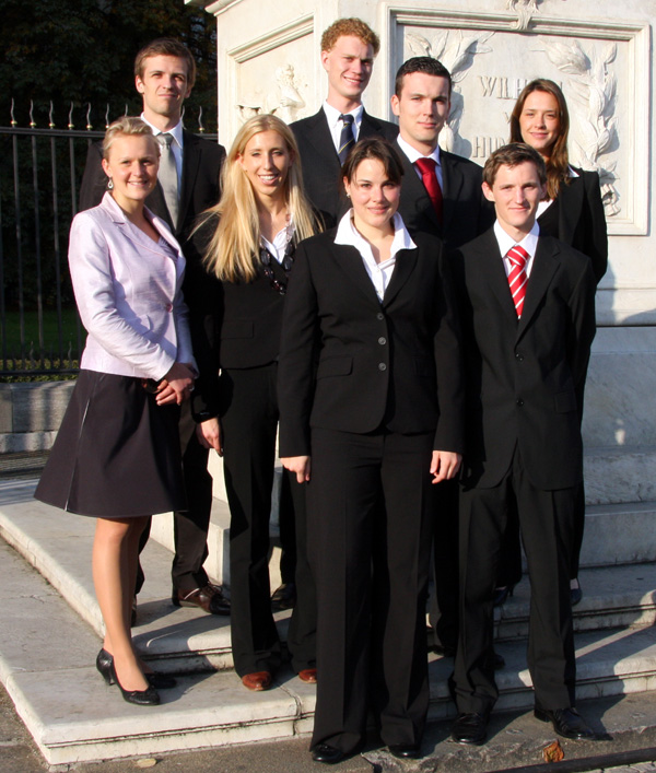 (von links nach rechts):Isa-Marie Steinau, Tobias Strecker, Karolina Magdalena Mierzwa, Sebastian Kemmer, Lisa Marie Jüres, Tobias Lühmann, Fabian Römer, Júlia Chaves de Miranda Schmidt